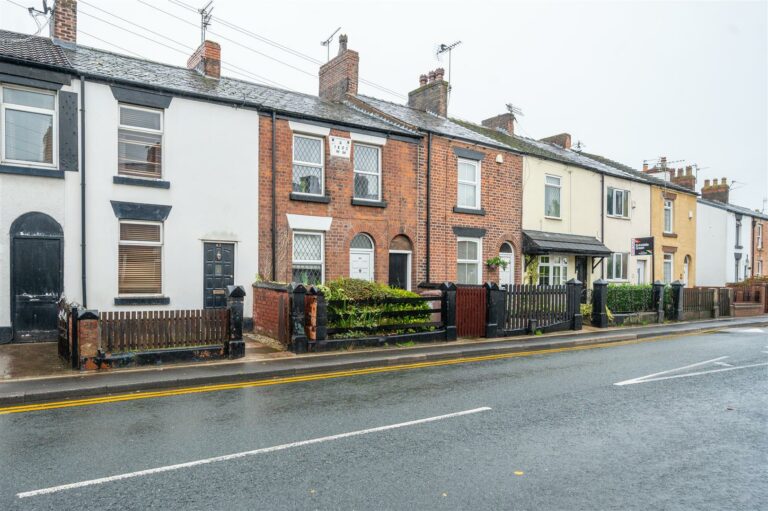 Ormskirk Road, Rainford, St. Helens