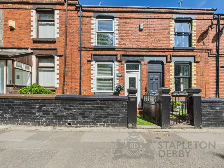 Robins Lane, St. Helens