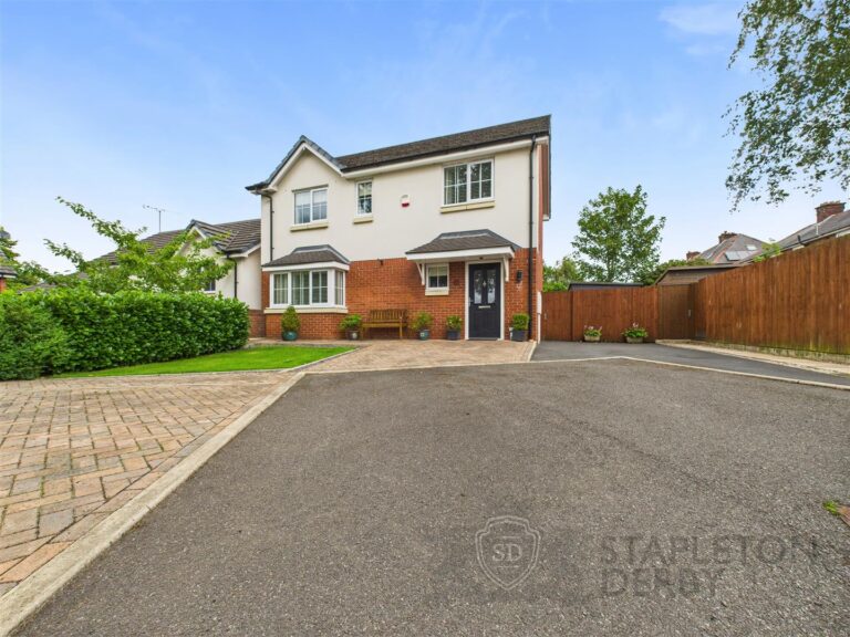 Oakwood Gardens, St. Helens