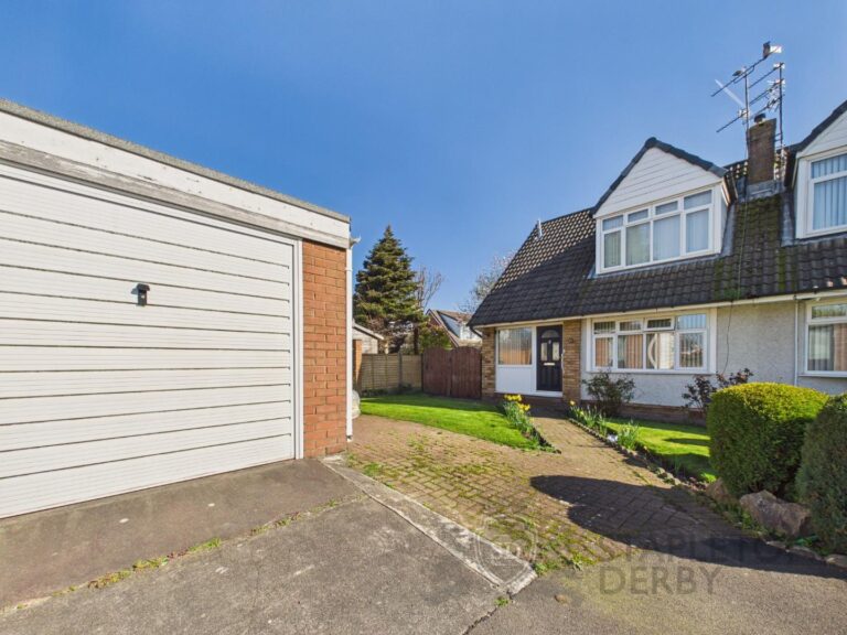 Cheyne Walk, St. Helens