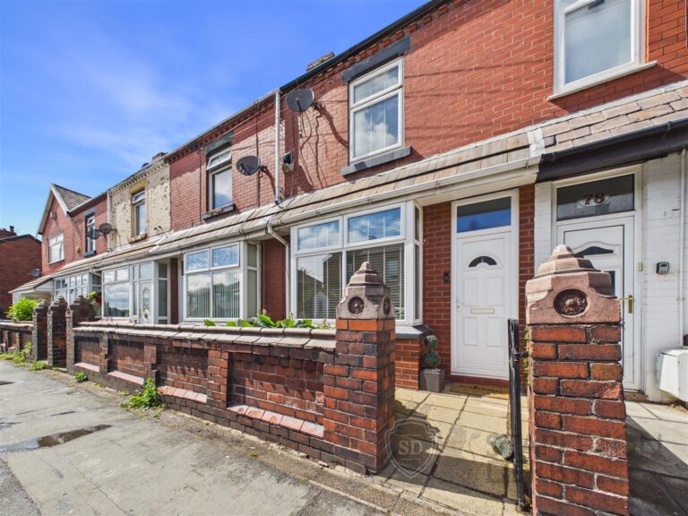 Gartons Lane, Clock Face, St. Helens