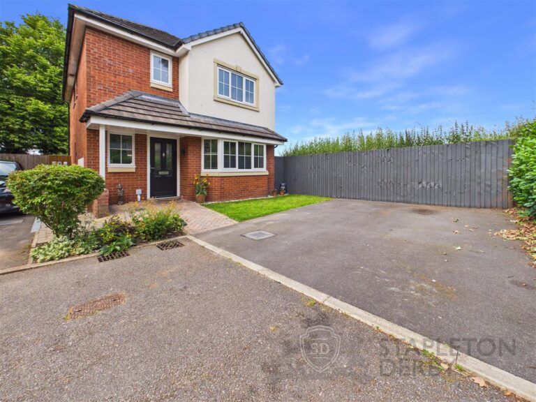 Oakwood Gardens, St. Helens